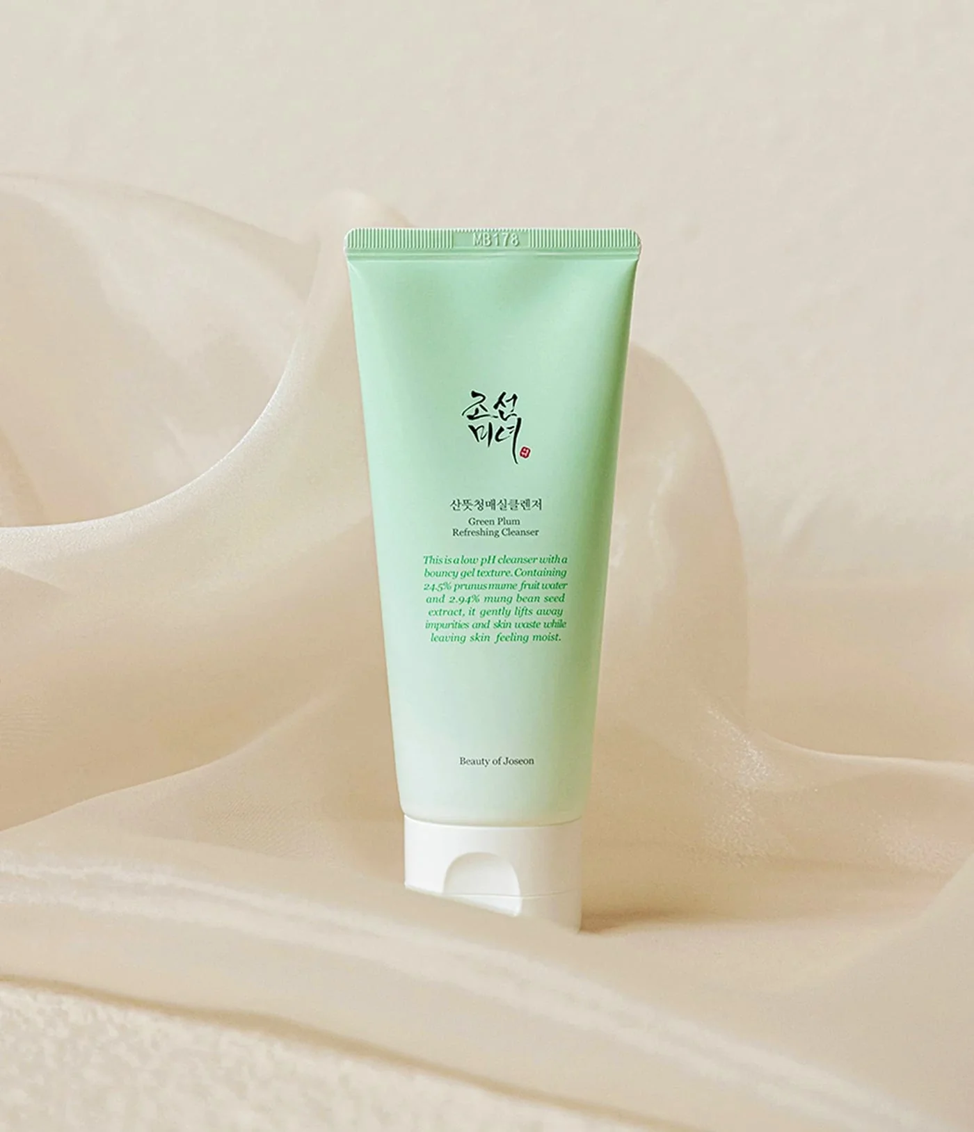Green Plum Refreshing Cleanser - Imagen 2